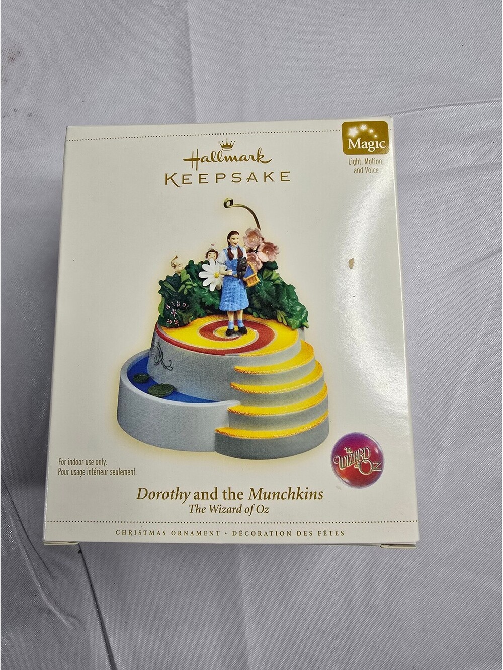 2006 Hallmark Wizard of Oz Dorothy & Munchkins Magic Ornament NIB